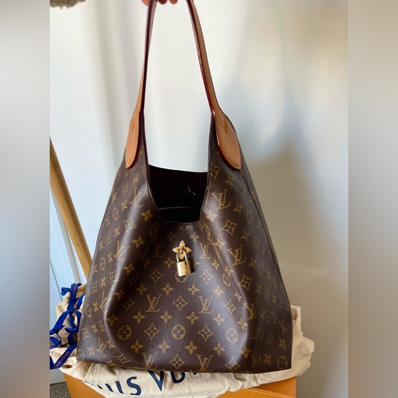 🔥🔥🔥Discontinued Louis Vuitton Monogram Flower Hobo, Pristine condition!🫶🏽 - Picture 10 of 17